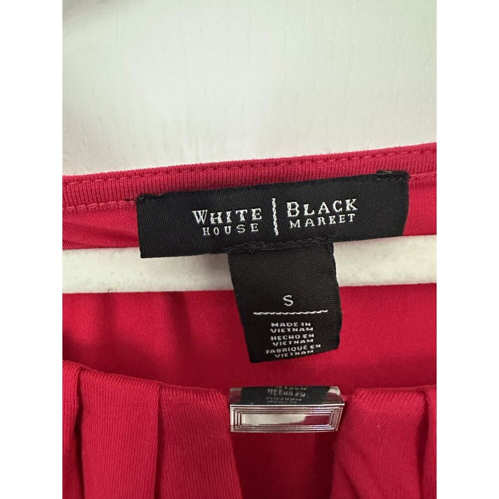 White House Black Market Classic Red Pleated Keyhole Top Silver Hardware Small - Picture 5 of 6